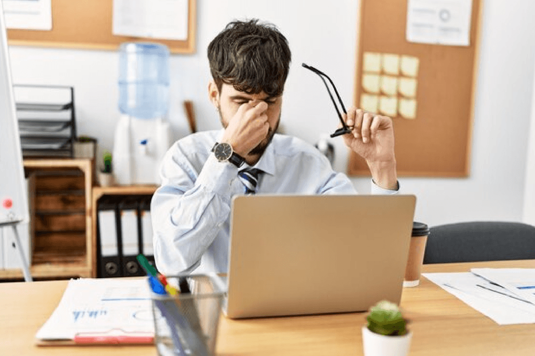 打工人常说的“躺平”用英语怎么说?| 职场热词